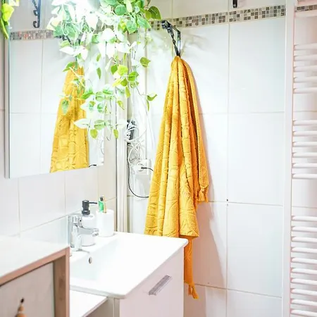 Lumineux, Minimaliste Et Vegetal Apartment *