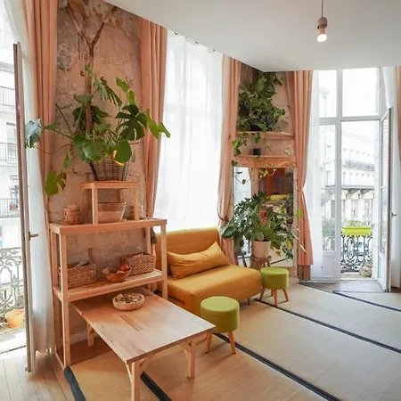 Apartment Lumineux, Minimaliste Et Vegetal
