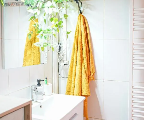 Lumineux, Minimaliste Et Vegetal Apartment *